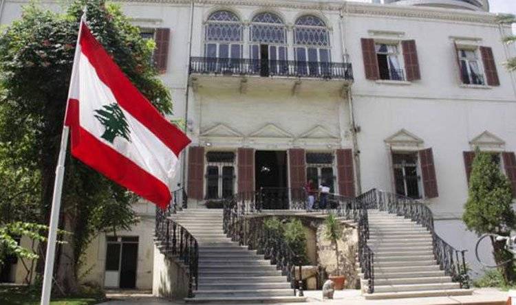 “الخارجية” تتسلم حقيبة بأصوات الناخبين في روسيا