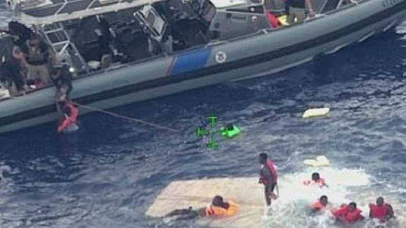 11 قتيلاً على الأقل بعد انقلاب سفينة قبالة بورتوريكو