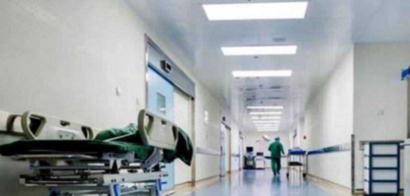 بالصورة- فنانة شهيرة تتعرّض لازمة صحيّة... وهكذا بدت من على سرير المستشفى!