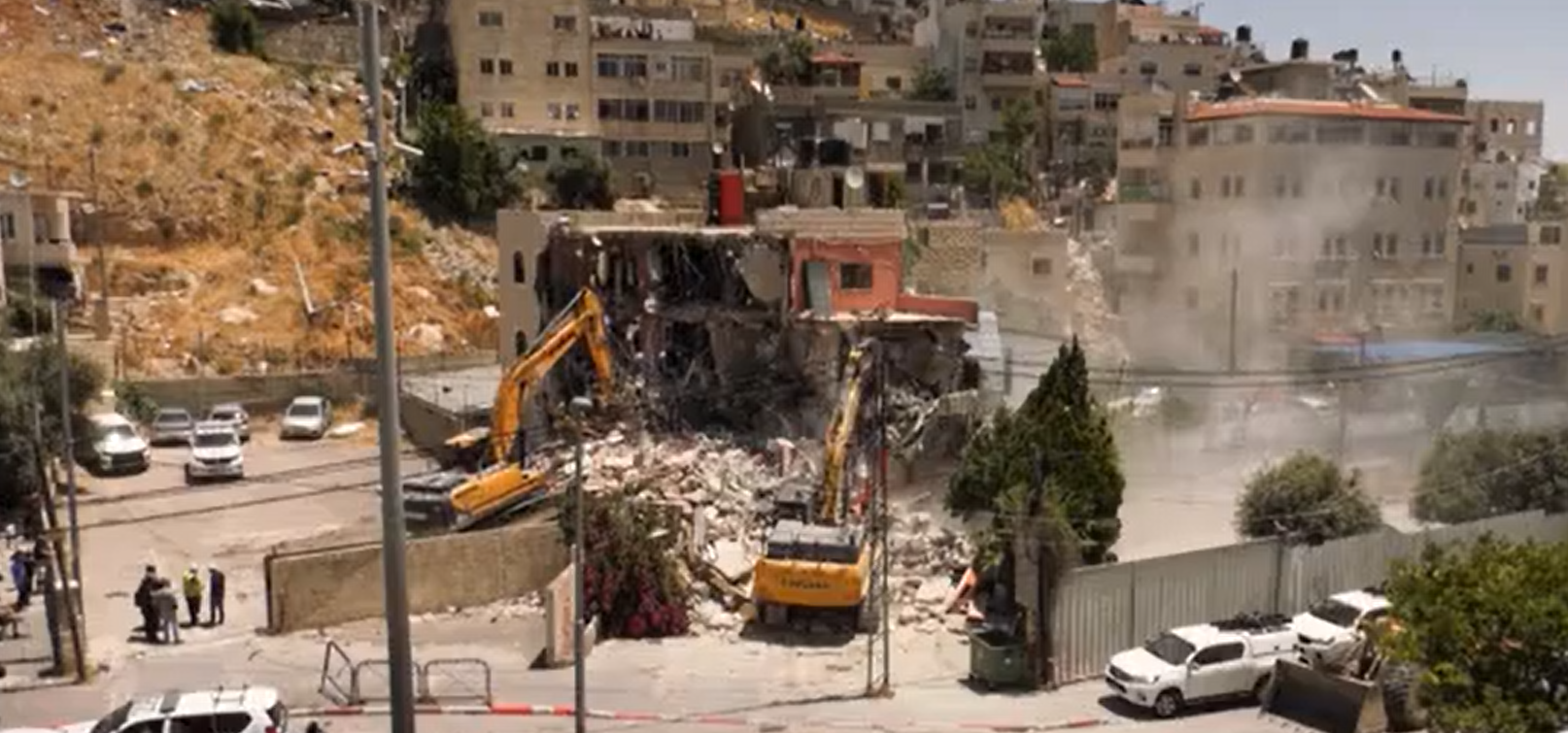 إصابة 5 فلسطينيين خلال هدم قوات الإحتلال منزل في القدس