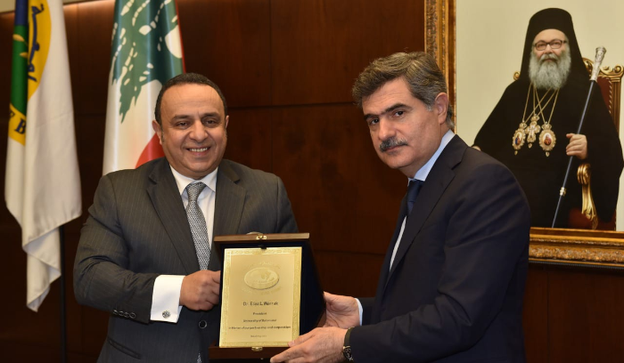 جامعة البلمند واتحاد المصارف العربية وقعا تفاهم
لتعزيز الشراكة وتوفير برنامج "الموارد" عبر الإنترنت