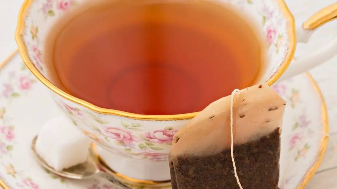 إليك المدة الأمثل لنقع الشاي في الماء