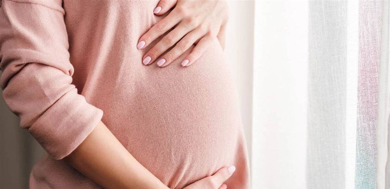 فنان عربي شهير مُتهم بالتحرّش بإمرأة حامل!