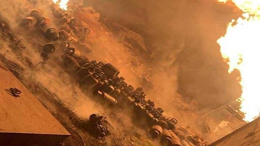 بالصورة- انفجار قوارير غاز ليل أمس في وادي خالد