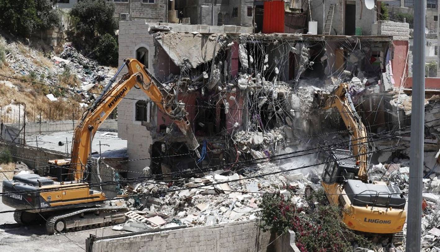 الاحتلال يهدم مبنى بالقدس ويشرد العشرات من سكانه