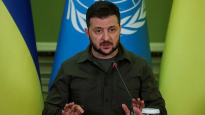 زيلينسكي يتهم روسيا بتعريض العالم إلى أزمة غذاء