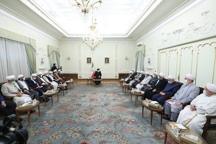 رئيسي: نُحذّر من المحاولات الخارجيّة لإثارة الفتنة
الشرطة الإيرانيّة: الأمن مع أفغانستان مُستتب