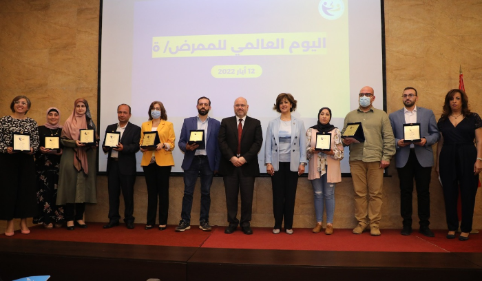 الأبيض يعد الممرضين  بالعمل لمصلحتهم لتجنب الانهيار
ساسين طالبت بوقف النزف الحاصل  وانصاف اهل القطاع