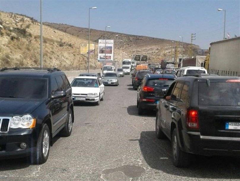 زحمة سير خانقة على طريق ضهر البيدر
