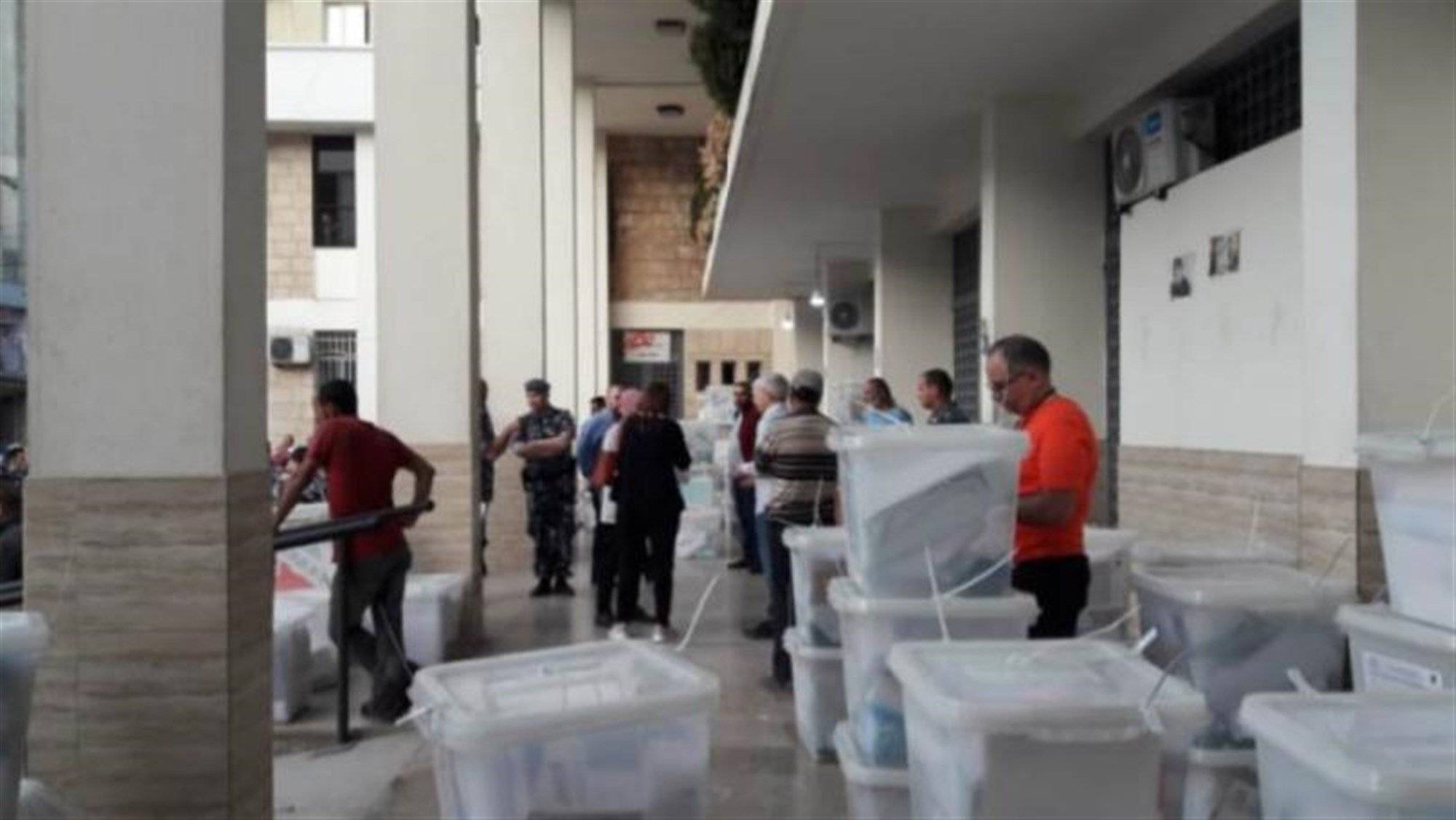 التحضيرات لليوم الإنتخابي في كلّ المناطق... وأقلام الإقتراع تتسلّم الصناديق.. وعمليات انتشار للجيش