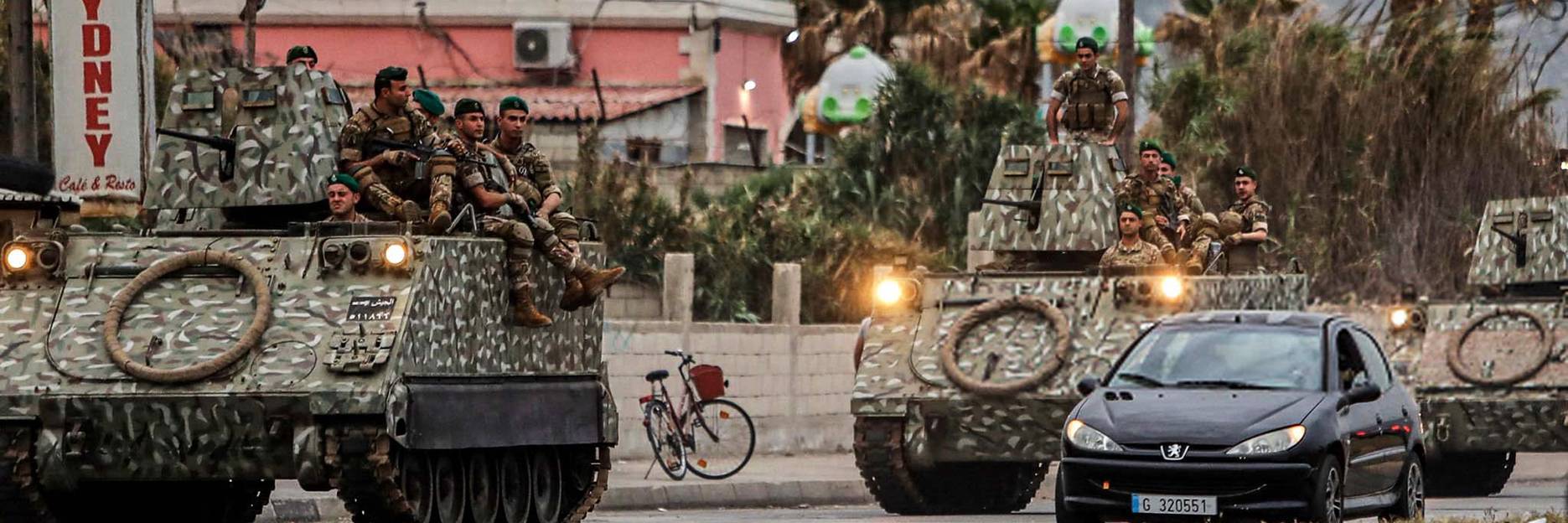 اليوم المنازلة الكبرى: معركة مسيحية وضبابية في الشارع السنّي والثنائي الشيعي يحشد لمنع الخرق
باريس لم تطرح مع اللبنانيين المؤتمر الحواري والاولوية للحكومة الجديدة والاصلاحات
استنفار امني كبير لحماية الانتخابات... وعون يتطلع لانتخاب رئيس يكمل «خارطة طريقه»