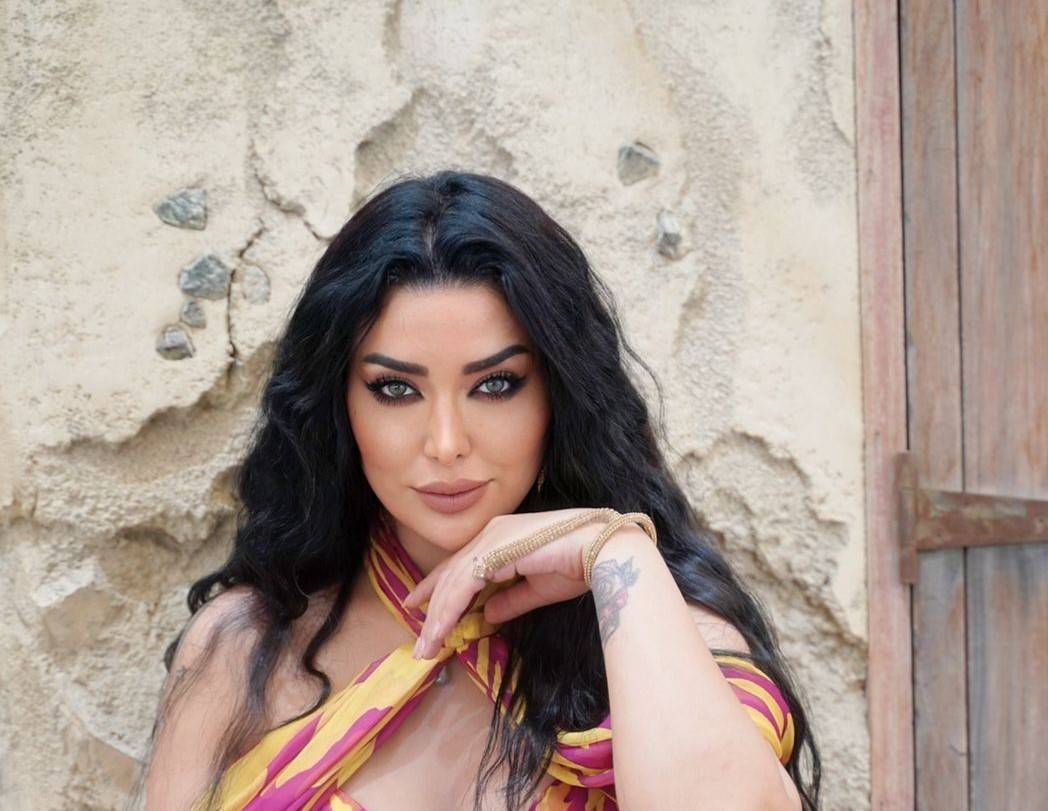 كاميليا ورد تطلق كليب " ما ريدك " من إخراجها