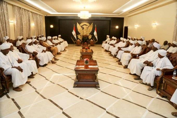 البرهان يُشيد بدور الإدارات الأهلية في استقرار السودان
