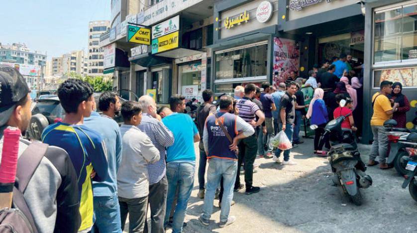 لعبة الدولار... سيناريوهان مطروحان : عملية تصحيحية أو تخبّط سياسي