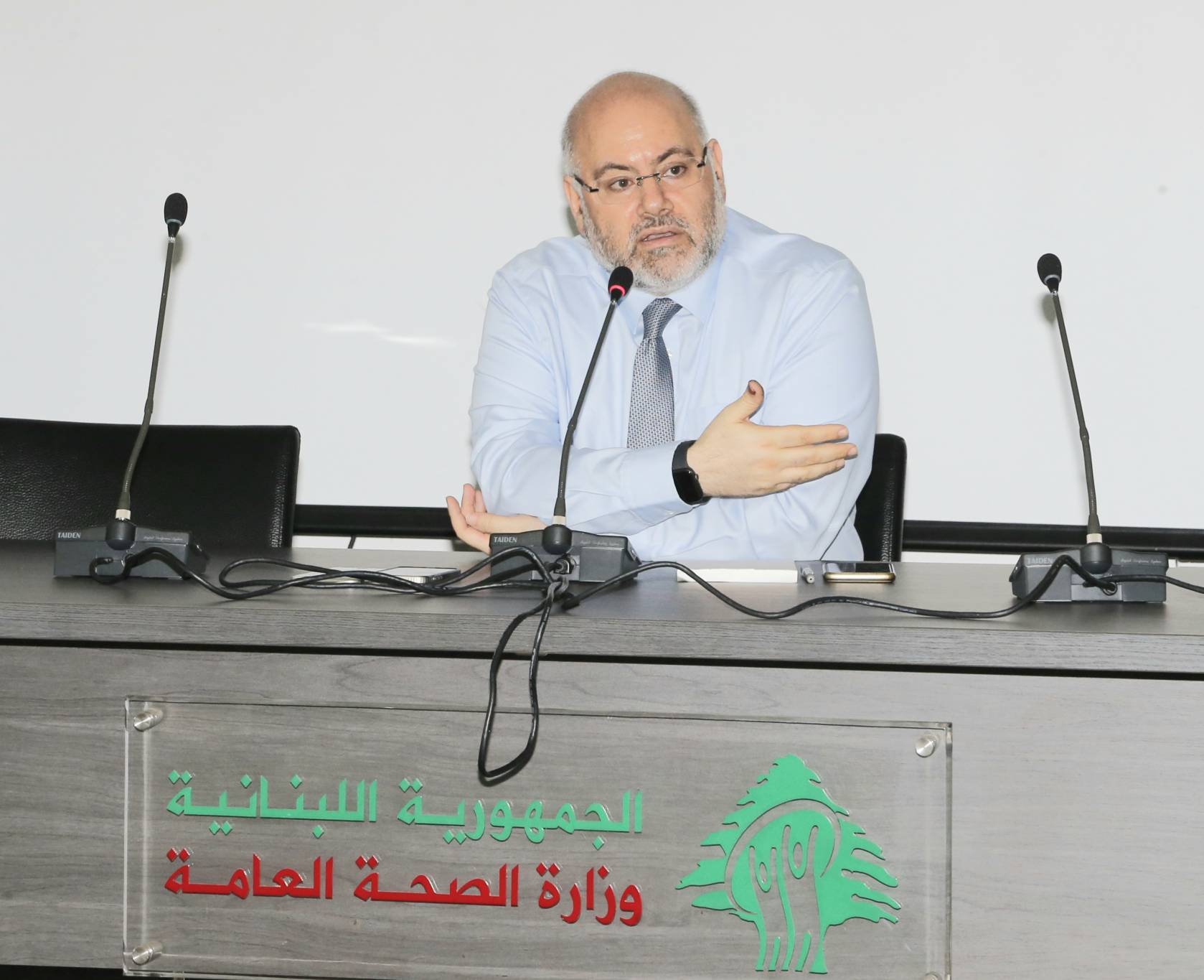 الأبيض: غالبيّة المشاكل نتيجة عدم توافر الأموال