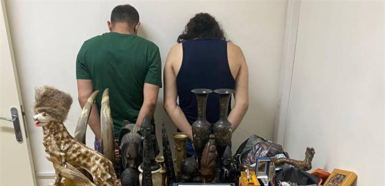 بواسطة الخلع والكسر.. سرقا تحفاً وأثاث أحد المنازل في كسروان فوقعا بقبضة الأمن