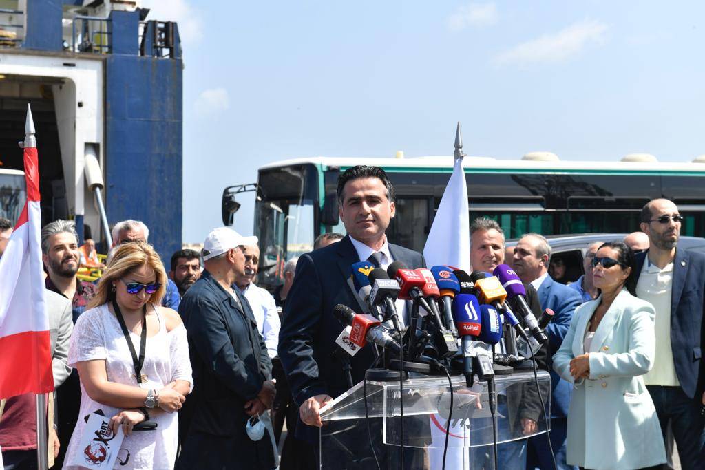 بالصورة - الباصات الفرنسية وصلت إلى لبنان