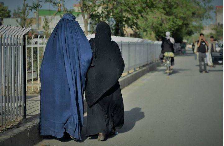 وزير  داخلية "طالبان": النساء المشاغبات يجب أن يلزمن المنزل.. من قصد؟