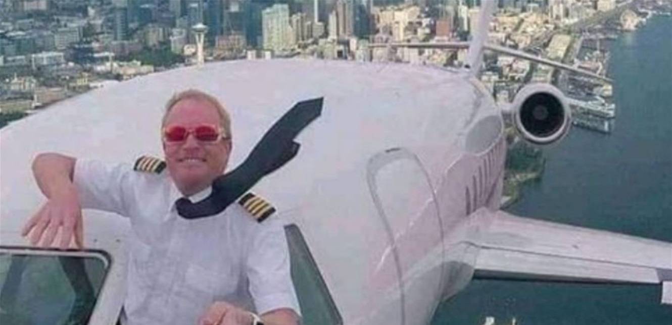 ما حقيقة التقاط طيار لصورة سيلفي من نافذة الطائرة أثناء تحليقها في الجو؟
