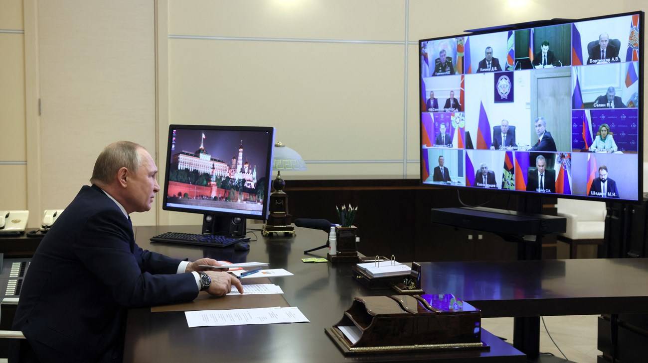 بوتين: روسيا تتعرّض لحرب سيبرانيّة