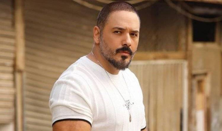 رامي عياش يوزع الأدوية مجاناً في الشمال