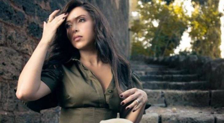 بولين حداد تصبح طبيبة عيون وتساند صديقتها