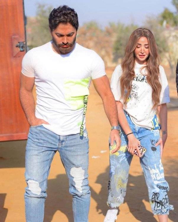 بالصورة - إصابة هنا الزاهد أثناء تصوير فيلمها مع تامر حسني