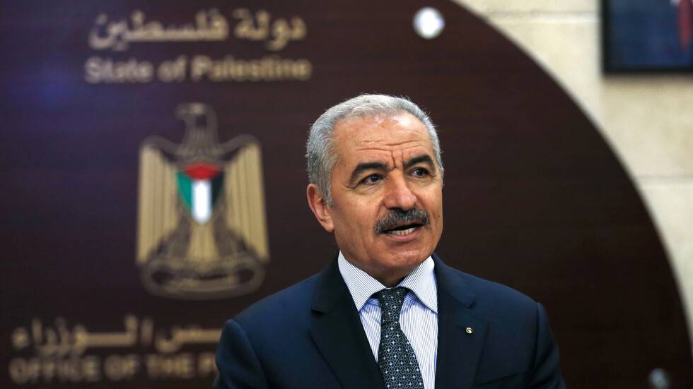 اشتية يجري مباحثات مع وزير الخارجية الكويتي في دافوس
