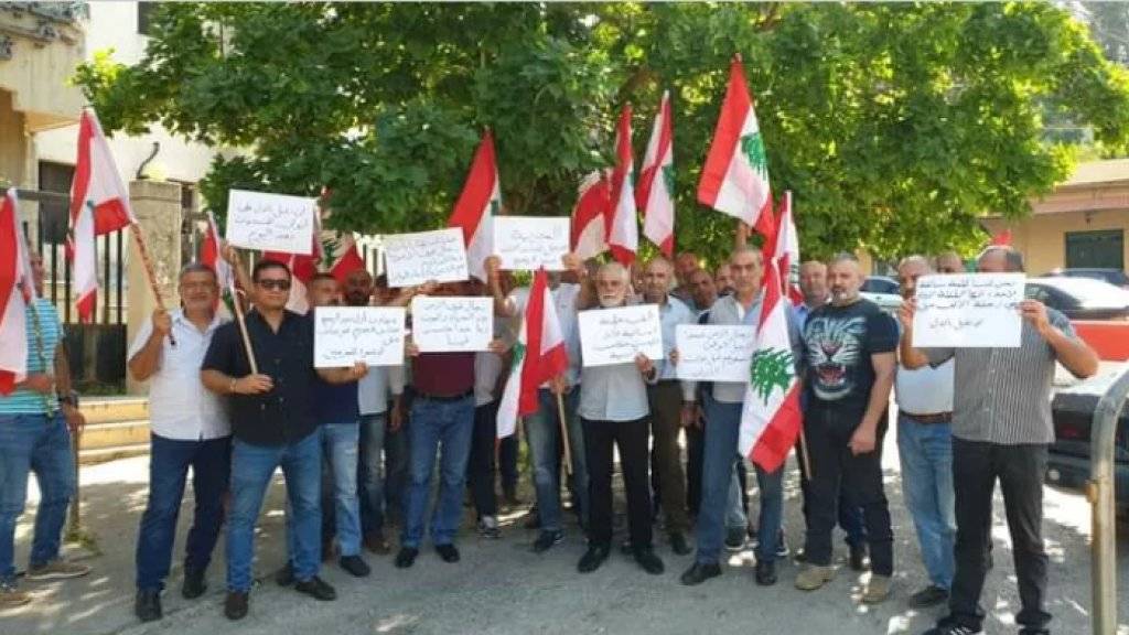 وقفة أمام سرايا حلبا احتجاجاً على توقيف
معاون اطلق النار لرفض مستشفى استقبال طفله