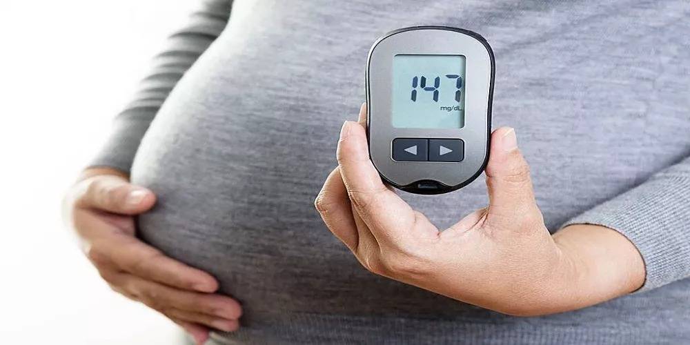 سكري الحمل.. كيف يمكن تفادي مخاطره دون تقليص كبير في كميات الطعام؟