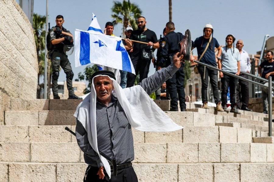 الصهيونيون يمارسون النازية ضد الشعب الفلسطيني