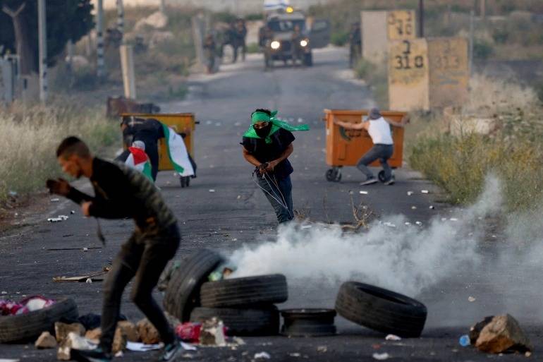 احتجاجات بالضفة رفضا لـ "مسيرة الأعلام" بالقدس.. اشتية: "إسرائيل" تجاوزت الخطوط الحمراء بعدوانها على الأقصى