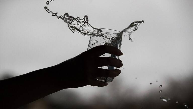 رعشة اليدين قد تشير إلى مرض خطير