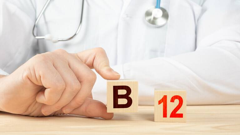 تغيرات في الأظافر يمكن أن تشير إلى انخفاض مستويات فيتامين B12