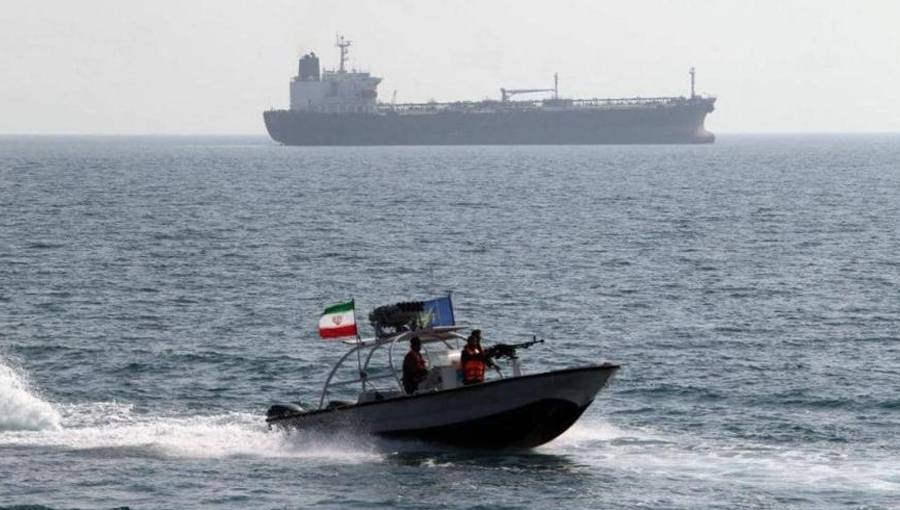إيران تعلن احتجاز ناقلتي نفط يونانيتين