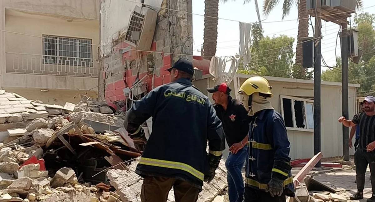 انهيار مطعم وسط بغداد.. ومحاصرون تحت الأنقاض