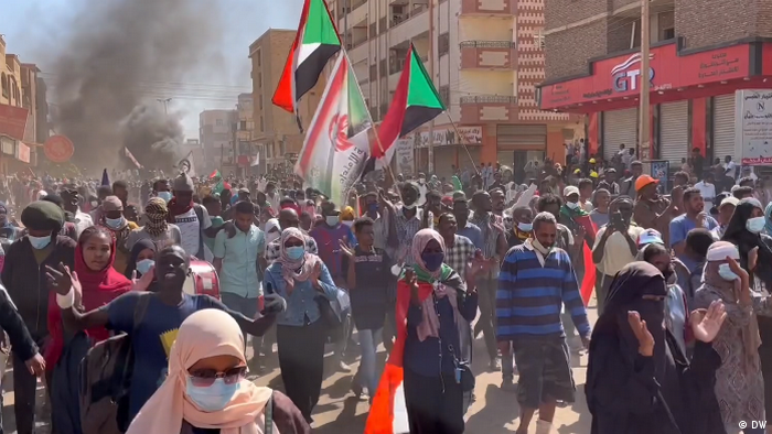 السودان.. البرهان يرفع حالة الطوارئ
