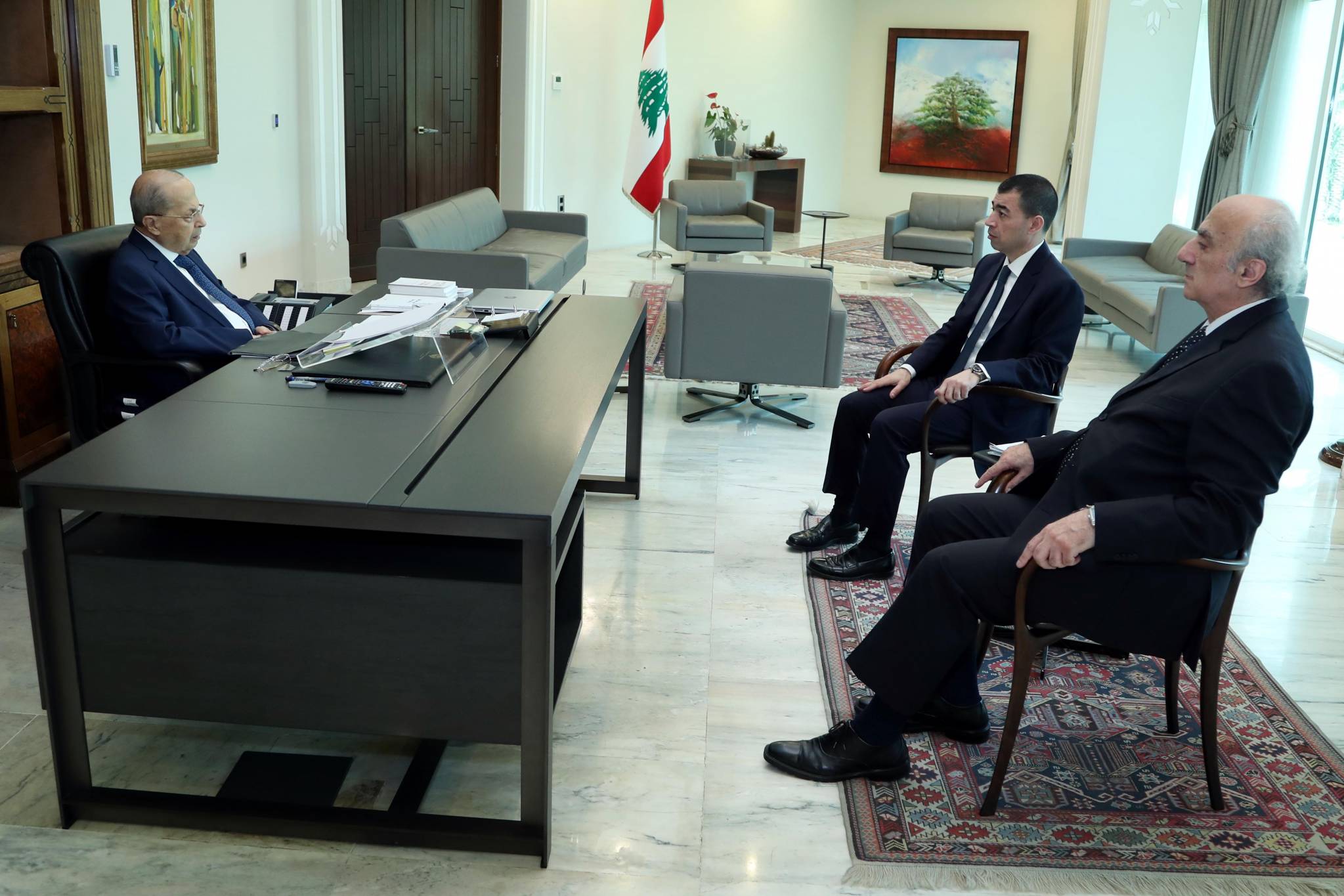 عون عزى البابا بالكاردينال سودانو وشكر الأسد لتهنئته بعيد التحرير
وتلقّى برقيّات شكر وتهنئة من ولي العهد السعودي وأمير الكويت