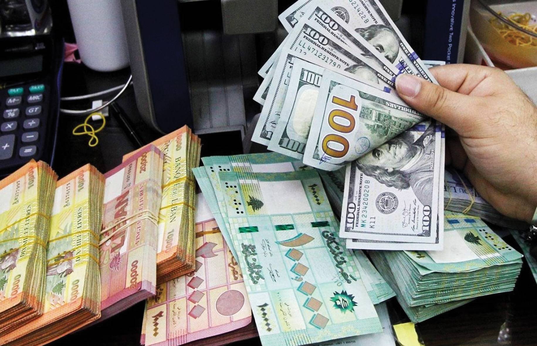 خطوة مُدويّة لسلامة ضدّ مافيا الدولار حمت الدولة من التفكّك الكامل
سياسياً... عرض لموقف الأطراف من انتخابات رئاسة المجلس وتأليف الحكومة