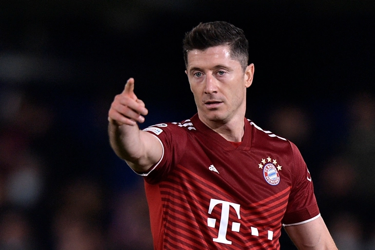 ليفاندوفسكي يرد على انتقاله إلى برشلونة