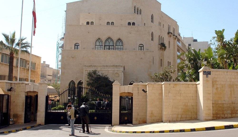 بالفيديو- عناصر حرس عين التينة تحتفل بالسيف والترس