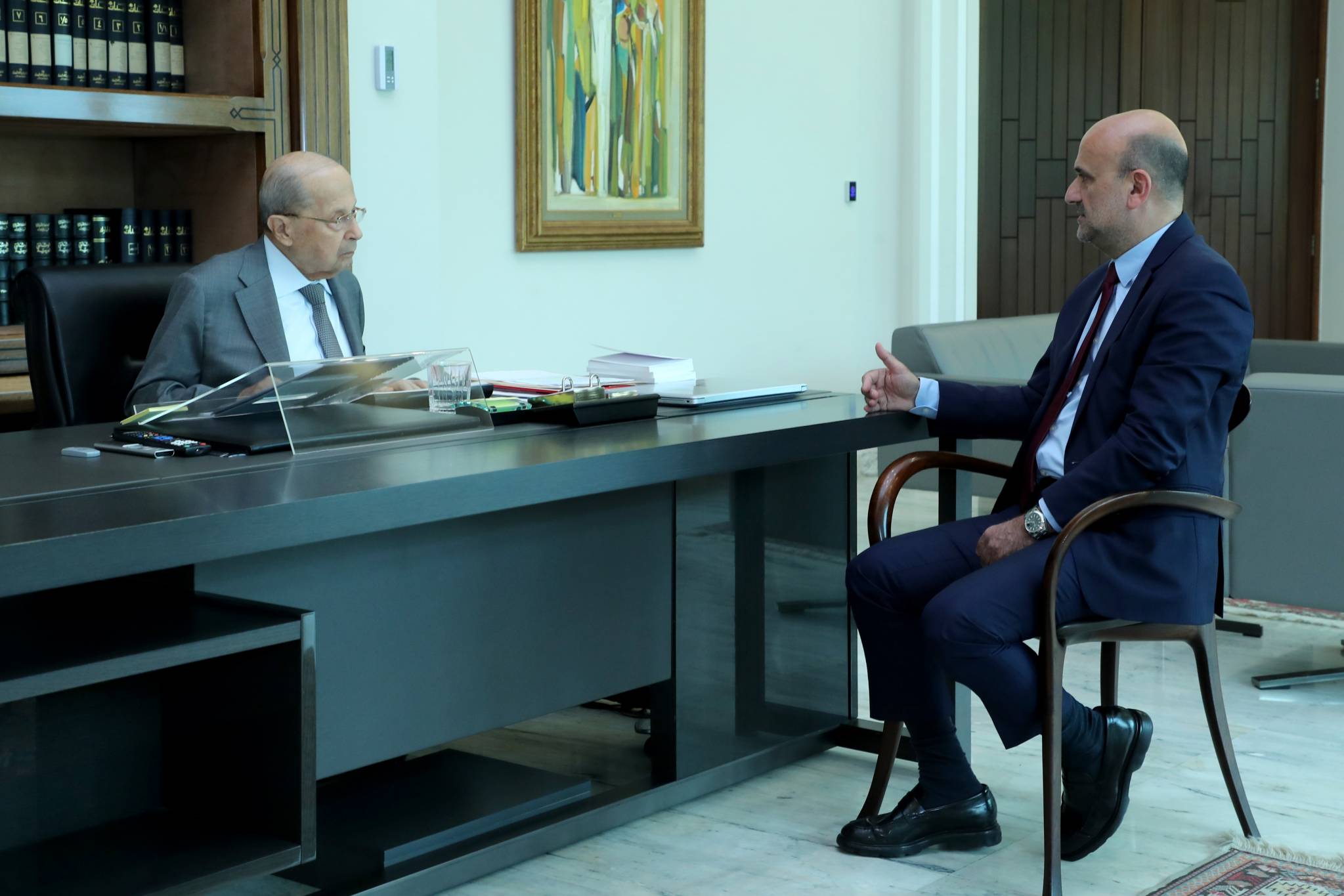 منح منى كنعان وسام الإستحقاق الفضي ذي السعف
عون بحث مع أبي رميا إستحقاق تشكيل الحكومة
