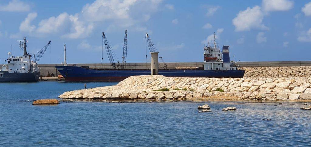 إنتشال جثة من البحر بالقرب من مرفأ صيدا الجديد