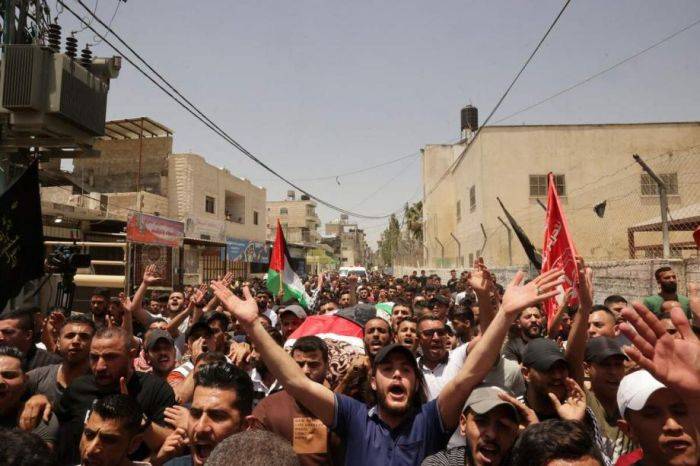 فيديو- قوات الإحتلال تعتدي على موكب تشييع غفران وراسنة