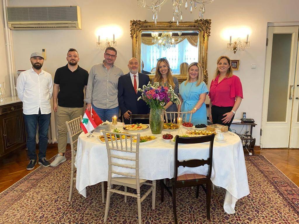 اجتماع بين  مازن كبارة و Melis kaplangı و نسرين ساندر للتباحث في اطار مشاركة لبنان بالمهرجان العالمي beyoglu international flavours festival