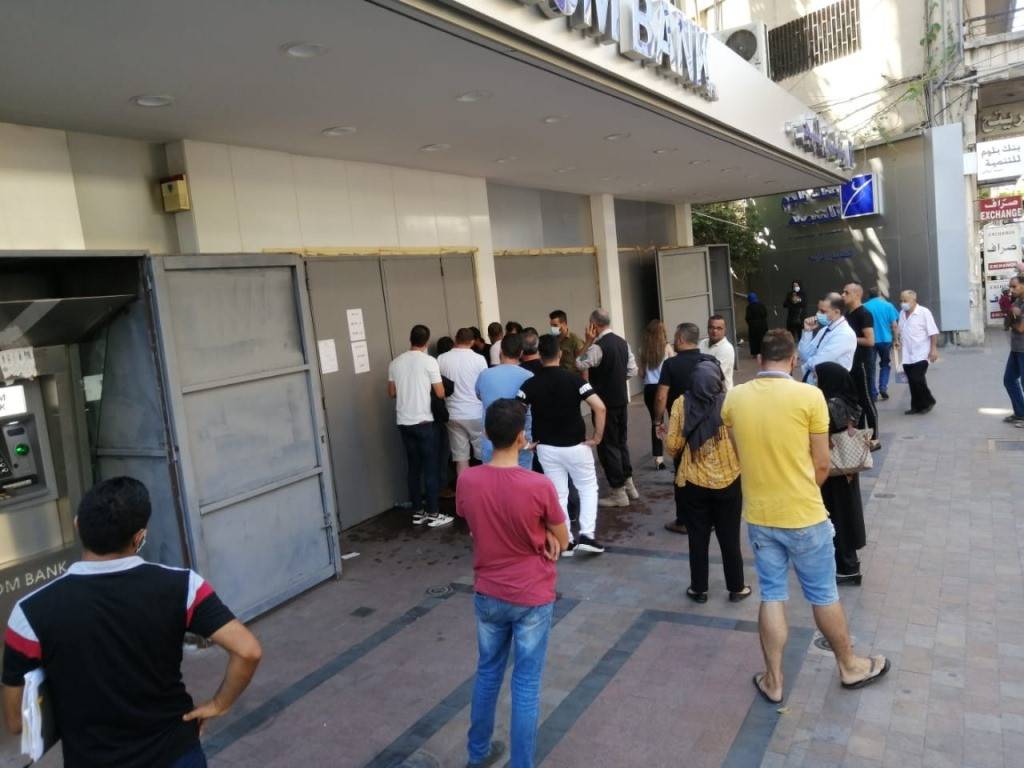 متقاعد حاول حرق نفسه في صيدا
اعتراضاً على تدنّي القيمة الشرائيّة لراتبه