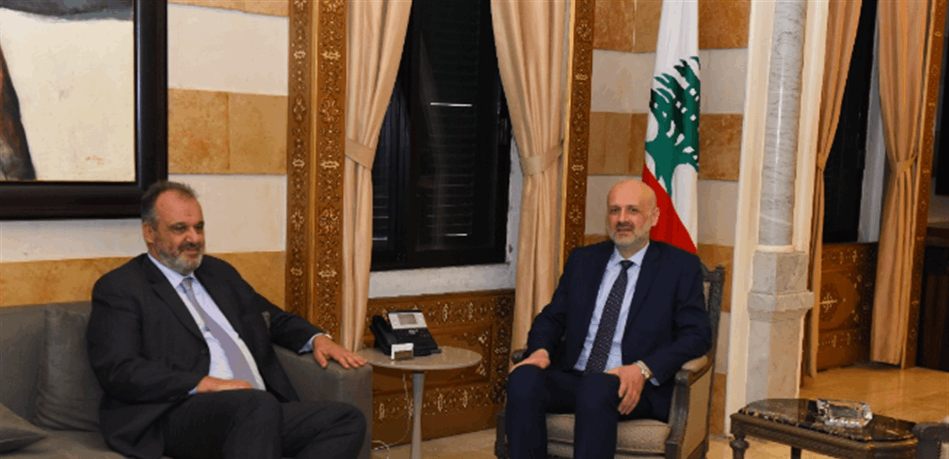 المولوي بحث وبوشكيان شؤون وزارتهما
وعرض الأوضاع مع عدد من النواب الجدد
