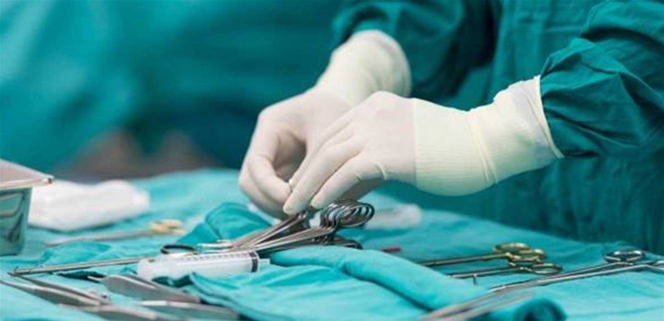 بعد 26 عامًا.. اكتشف أن سكينًا مغروسًا في ظهره