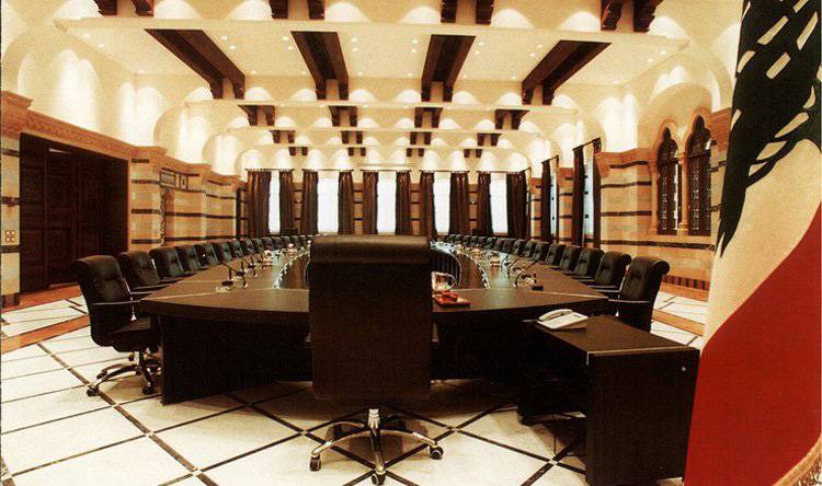 الدعوة الى الإستشارات النيابيّة لن تحصل قبل التحديد النهائي للكتل النيابيّة والتوافق على إسم الرئيس المكلَّف
الطامحون لمنصب رئيس الحكومة الجديد كثيرون... والظروف تفرض الشخصيّة التي تمتلك مُواصفات المرحلة!!!