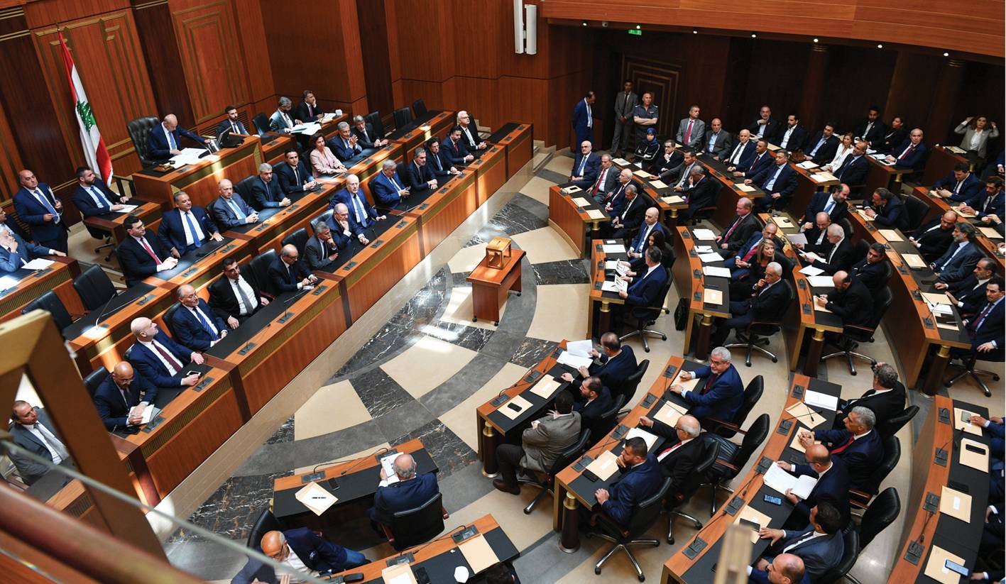 بري رئيسا للبرلمان اللبناني للعام الـ 30 على التوالي
بو صعب نائبا للرئيس بأصوات «أمل» في جلسة برلمانية تاريخية فرض «التغييريين» ايقاعها
لا موعد محدد للاستشارات النيابية بانتظار تفاهم ضمني على رئيس للحكومة... والدولار يعاود الإرتفاع